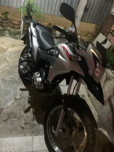 Estou a vende pra poder pega uma outra , moto boa .