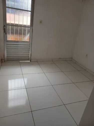 Alugo casa para 1 pessoa