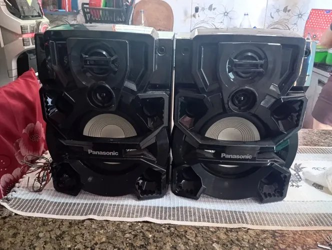 Vendo essas duas caixas do som Panasonic sa akx 660
