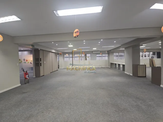 Laje/ Sala Comercial - Centro Que tal montar sua empresa em um magnífico imóvel localizado