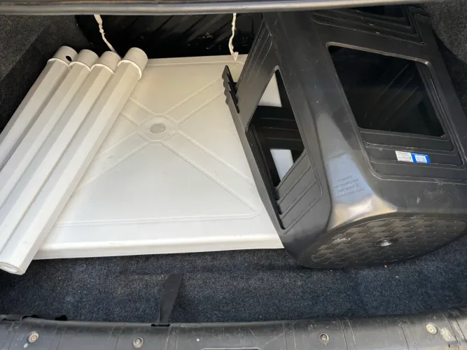 Mesa de plástico Desmontável mais 4 cadeiras