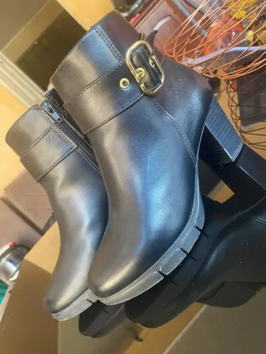 Vende-se essa bota MODARE