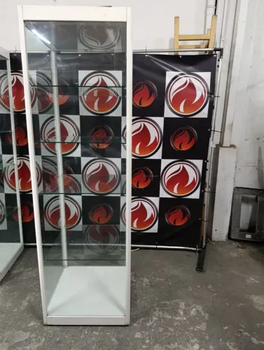 Vitrine estante expositor vertical toda de vidro 60x60x1,97 com prateleiras