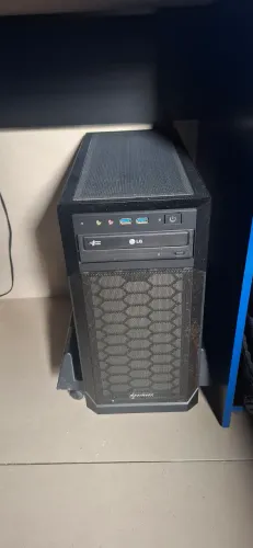 Gabinete Sharkoon + Suporte
