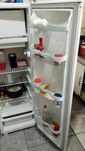 Vende se geladeira zerada Retirar taipas zn