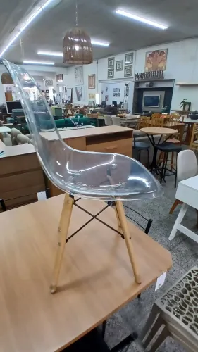 Cadeira linda e moderna