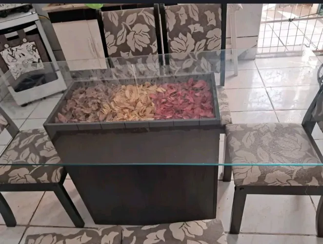Jogo de mesa 6 cadeiras