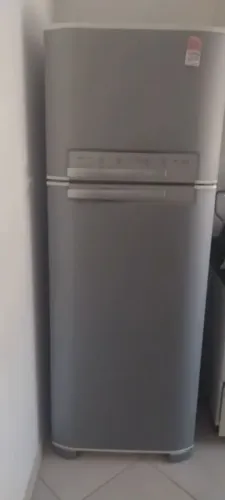 Vendo geladeira Frost Free Electrolux com defeito