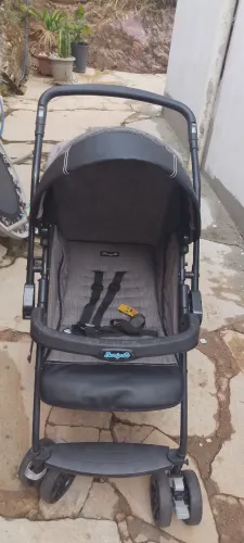 Vendo carrinho de bebê Burigotto em perfeito estado,com algumas marcas de uso do dia a dia