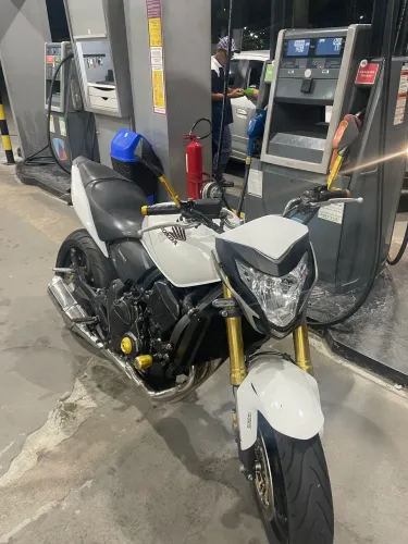 Vendo Hornet 2013. De garagem