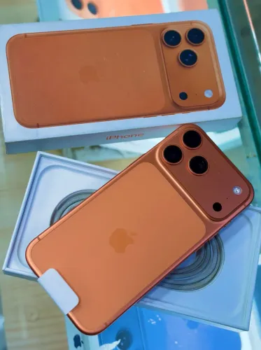Iphone 17 pro max 256gb LOJA FÍSICA saúde da bateria 92%, caixa e cabo original ( 256 gb )