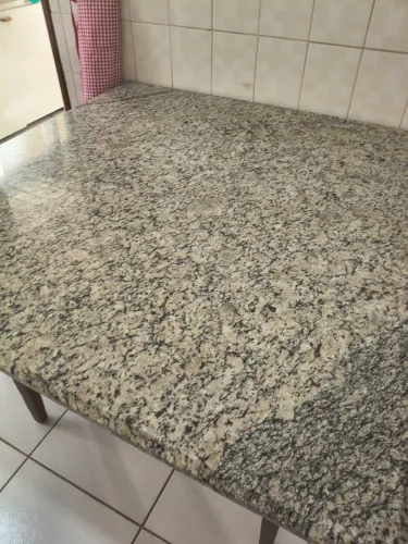 Vendo mesa de granito retangular