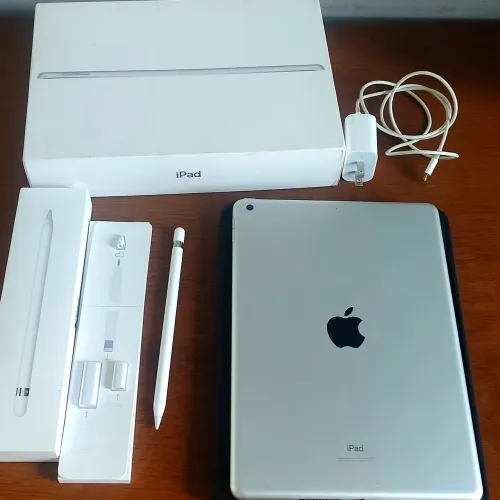 iPad 9ª Geração 64GB Silver + Apple Pencil 1ª Geração - (Pouquíssimo uso)