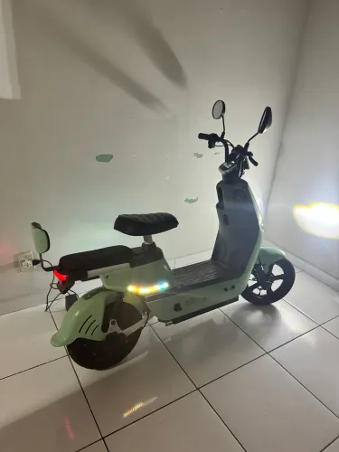 Vendo scoot elétrica infantil 