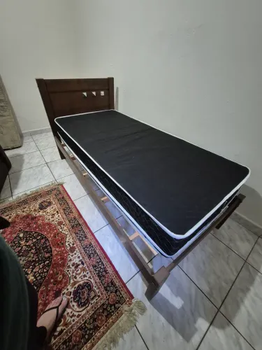 Cama e colchão solteiro 
