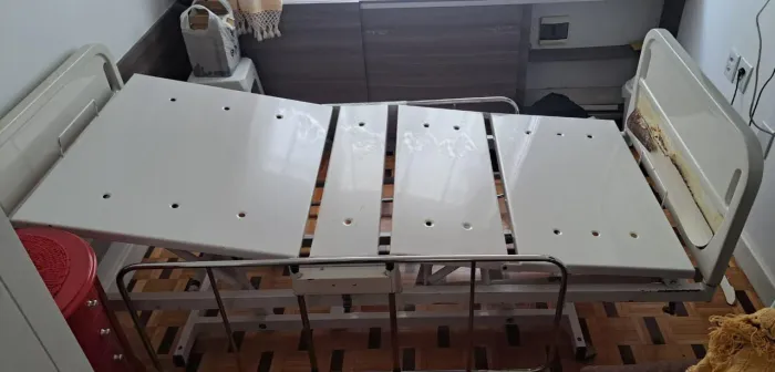Cama hospitalar.