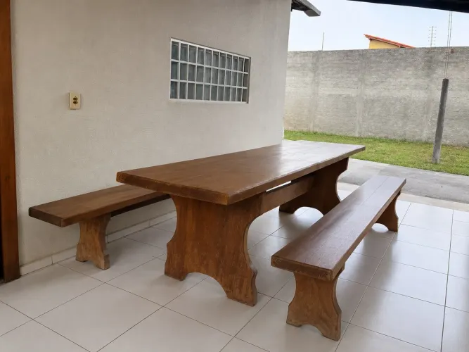 vendo mesa de madeira itauba 3 metros com dois bancos