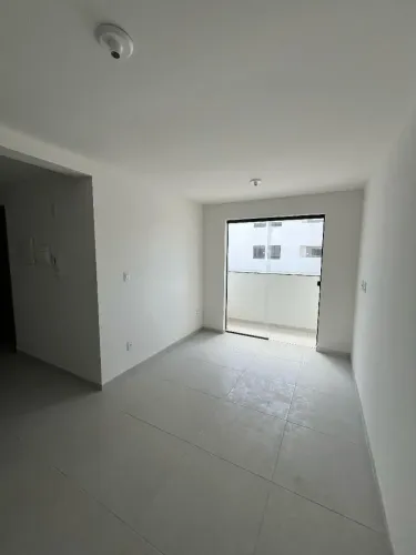 Alugo Apartamento Térreo com 2 Quartos no Valentina