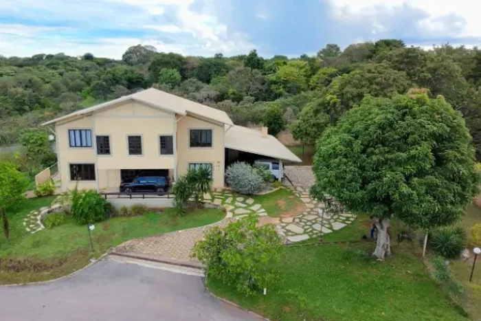 Aluguel de Casa em ótimo Condominio 4 quartos