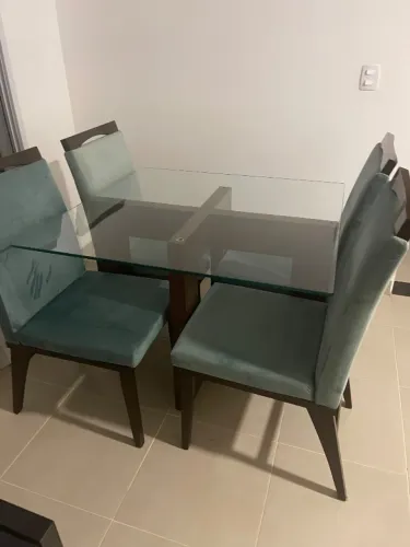 Mesa de jantar quadrada