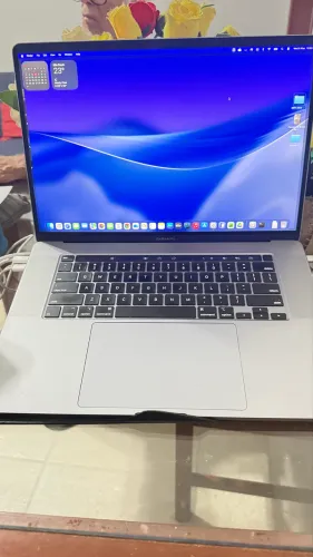 MacBook Pro 2019 16 pol retina display.