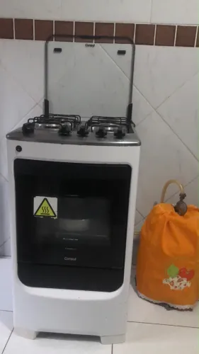 Fogão 4 bocas consul em perfeito estado, bocas e forno funcionando direitinho.