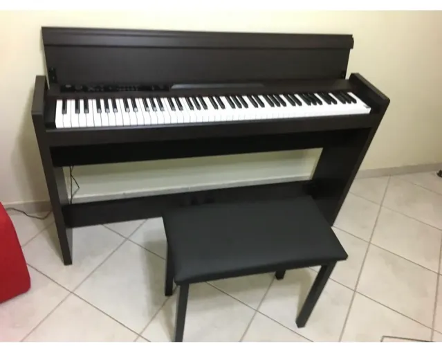 Vendo piano digital korg LP 380