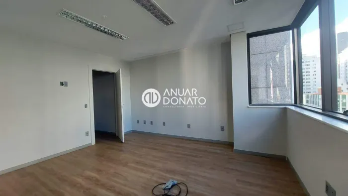 Funcionários - Sala(s) à venda na Anuar Donato