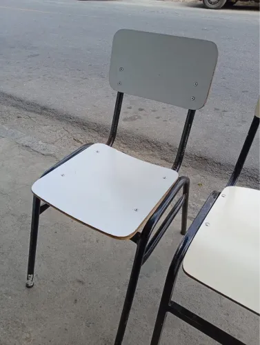 Cadeira escolar antiga vintage