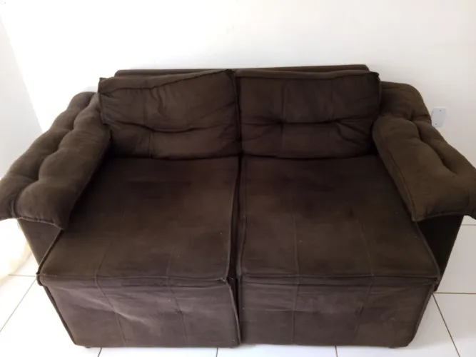 Sofa retrátil marrom Ben conservado por 950 reais falar com Polyana *