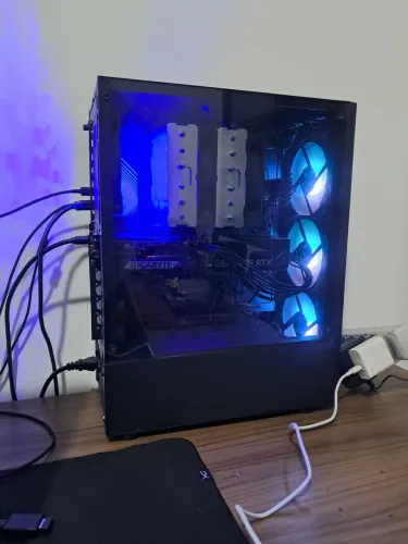 Ryzen 7 9800x3d rtx 5070 16 ram 6000 cl30 monitor acer 250 hz mouse a7 ultr teclado  win60