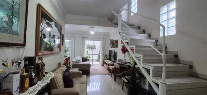 Casa de condomínio fechado com 3 quartos e 2 vagas. Santo Amaro, Zona Sul de São Paulo.