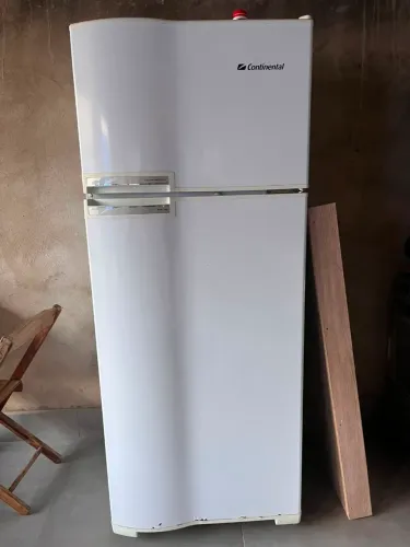 Vendo geladeira muito conservada