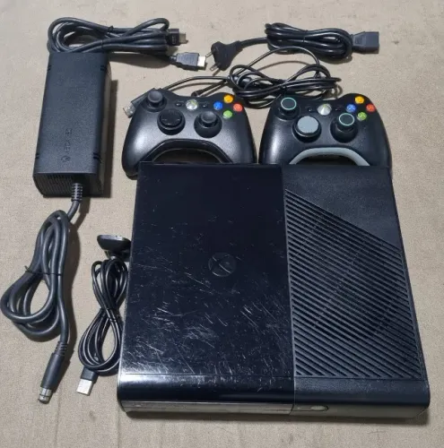 XBOX 360 RGH 3.0 com 70 JOGOS/ 2 Controles (Ler Descrição)