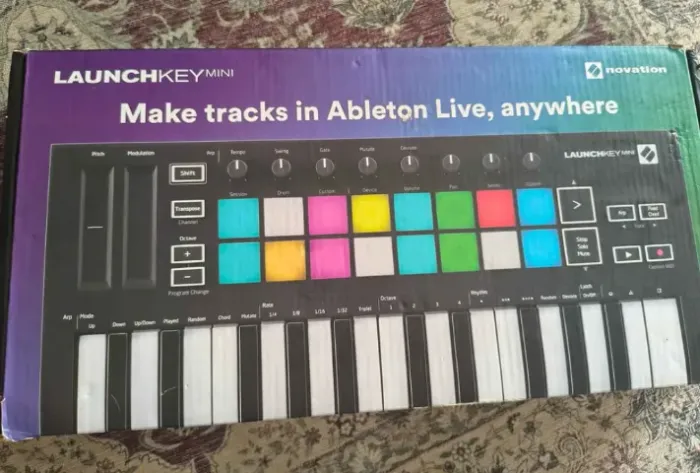 Controlador MIDI Novation Launchkey mini