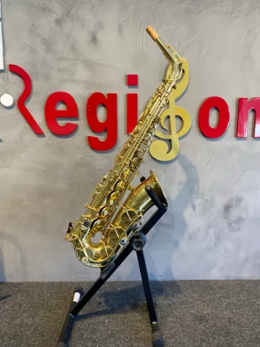 Saxofone Vito / Yamaha com banho novo