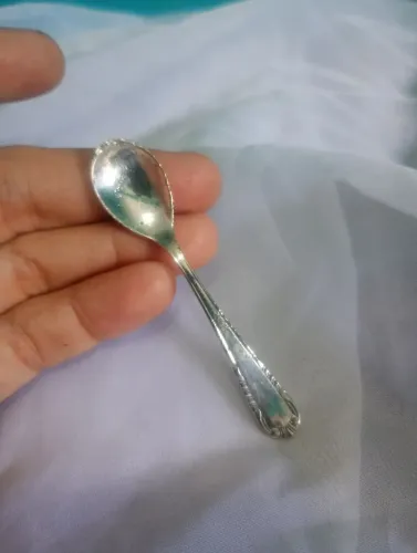 Antiga e delicada colher para café banho de prata <br><br>6 cm