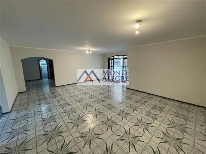 Casa residencial para locação no Jardim Prudência com 302 m² e 4 quartos.