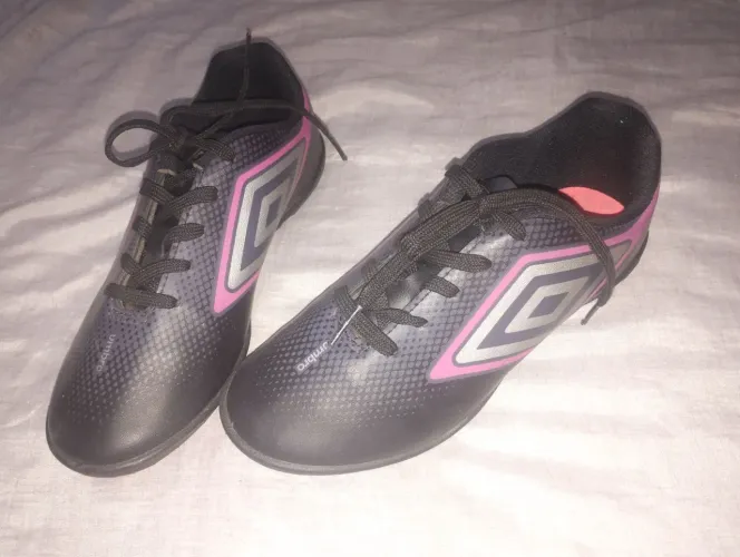Chuteira society Umbro infantil