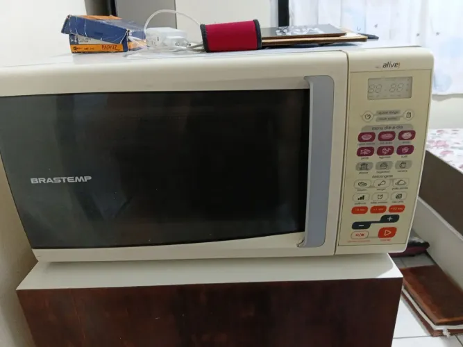  Micro-ondas marca Brastemp 30 litros 