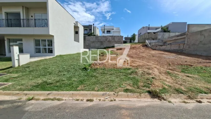 Terreno em Condomínio à Venda em Valinhos-SP, divisa com Campinas - 362,50 m² de Área