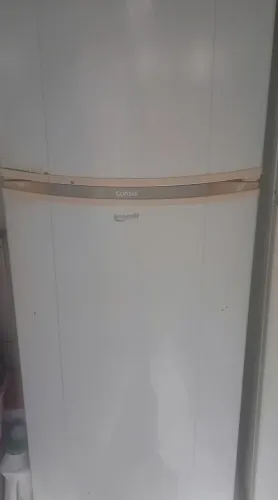 Geladeira com pequeno defeito
