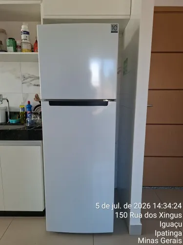 Geladeira 450L Cor Branca 127V. ( Produto até o presente momento na Garantia).