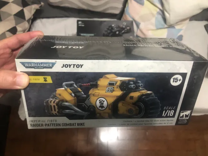 Moto Joytoy warhammer 1/18 - yellow- imperial First