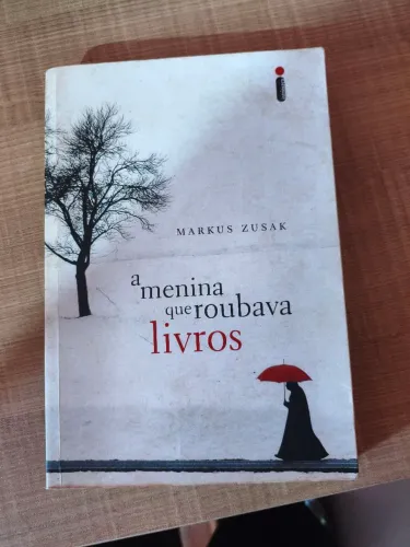Livro A menina que roubava livros Markus Zusak