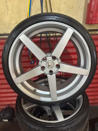 Rodas Aro 20 com pneus 225/35/20 Tudo Novo, contato Leandro *