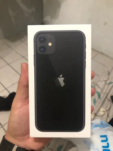 Caixa iPhone 11 preto 64gb