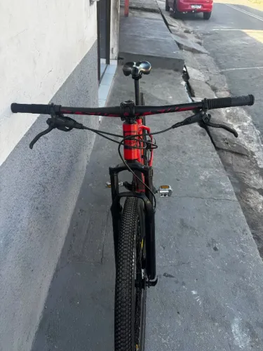Vendo uma Bicicleta ? SOUTH Vermelha em ótimo estado Kit de pedal freio a disco ABSOLUTY