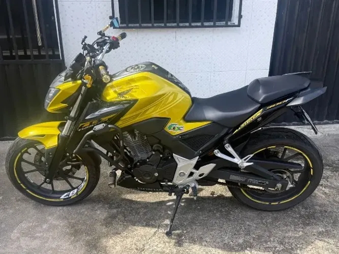 Moto Honda CB300F Twister  2024 