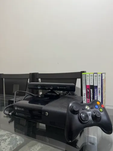 Xbox 360 Super Slim + Kinect + 7 jogos